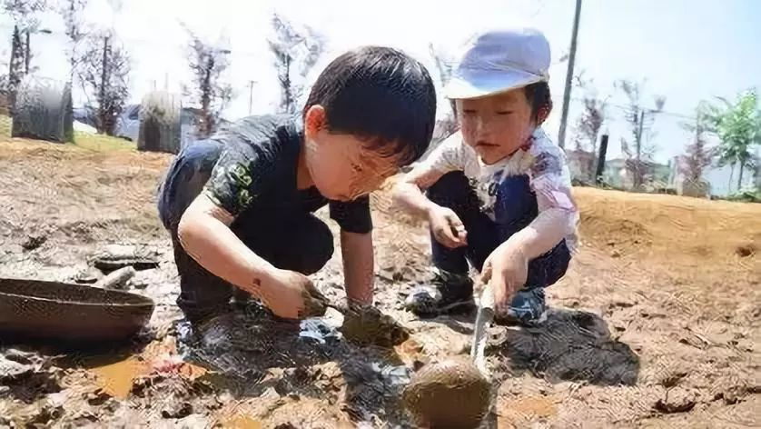 海外采风 | 这所日本人格教育示范园让孩子参与“宰杀活鸡”？-幼师课件网第31张图片