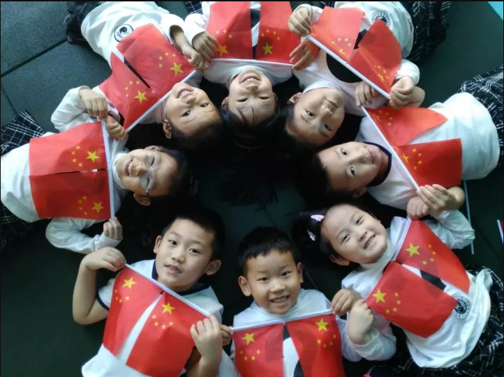 国庆教案 | 大班社会领域活动 《我是小小升旗手》-幼师课件网第3张图片