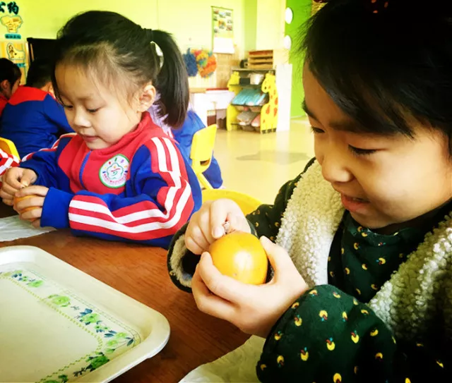 中班艺术领域美术活动 |《有趣的扎染》-幼师课件网第19张图片