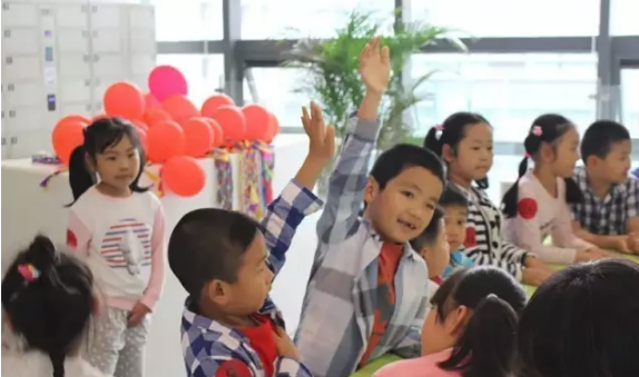 小班科学领域教案 |《和气球孩子做游戏》-幼师课件网第4张图片