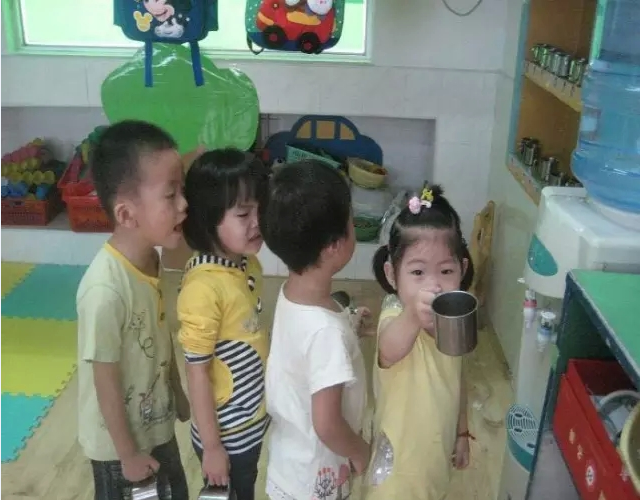 小班孩子不适应，常规差，培养方案在这里！-幼师课件网第1张图片