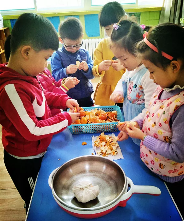 中班艺术领域美术活动 |《有趣的扎染》-幼师课件网第21张图片