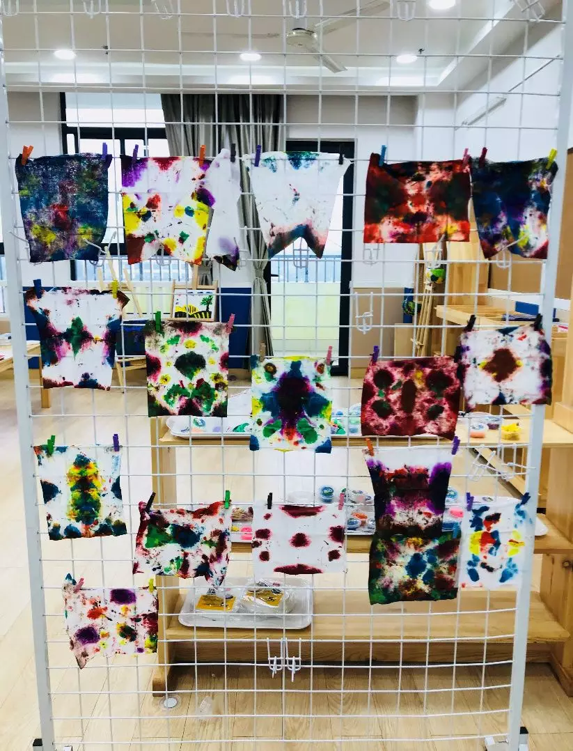 中班艺术领域美术活动 |《有趣的扎染》-幼师课件网第7张图片