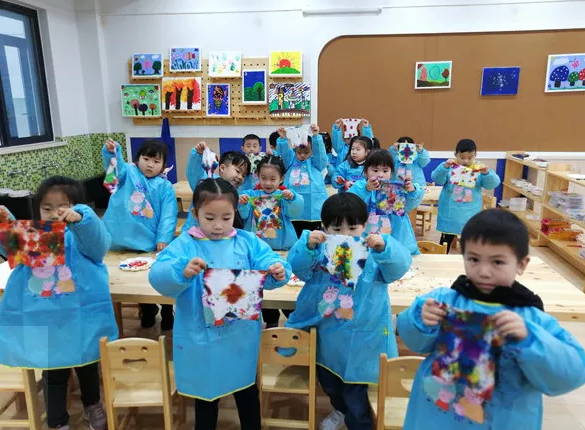 中班艺术领域美术活动 |《有趣的扎染》-幼师课件网第14张图片