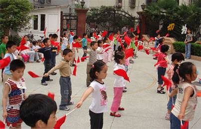 上海：幼儿园积极行动起来参与体育锻炼迎奥运-幼师课件网第1张图片