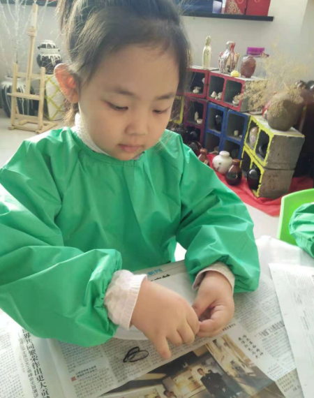 中班艺术领域美术活动 |《有趣的扎染》-幼师课件网第3张图片