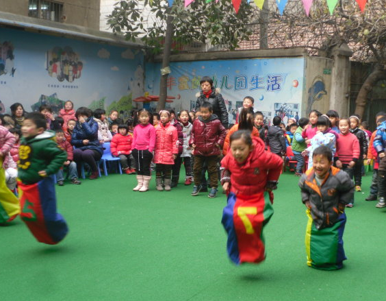 教案 | 大班体育活动《好玩的布袋》-幼师课件网第2张图片