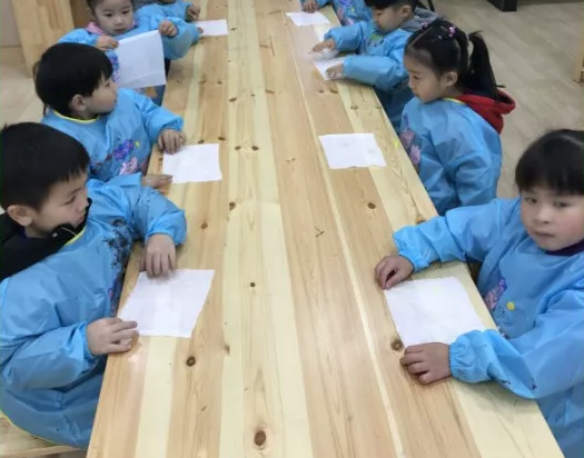 中班艺术领域美术活动 |《有趣的扎染》-幼师课件网第11张图片