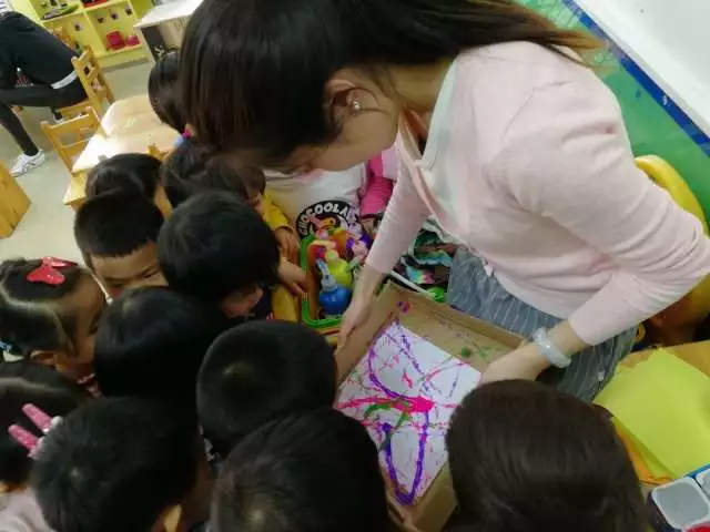 小班艺术领域美术活动 | 《弹珠烟花》-幼师课件网第8张图片