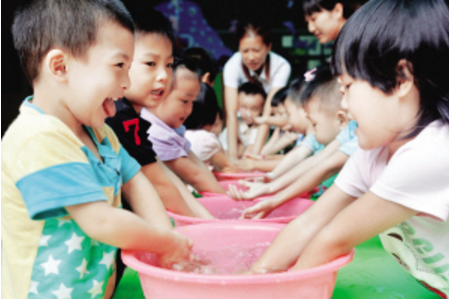 小班健康领域活动 | 花花为什么肚子疼？-幼师课件网第3张图片
