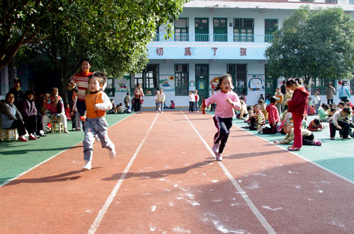 龙胜幼儿园召开“童心盼奥运”冬季趣味运动会[图]-幼师课件网第1张图片