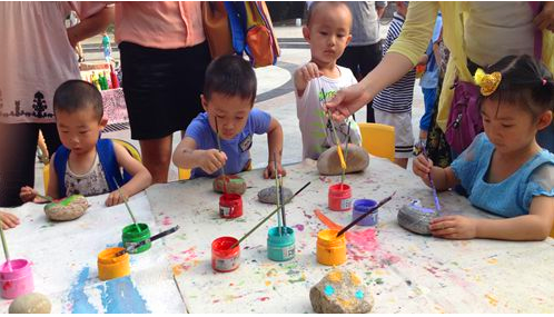 中班美术教案：我给石头画画装-幼师课件网第3张图片