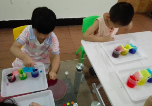 小班科学活动《水孩子爬楼梯》 | 张雅健-幼师课件网