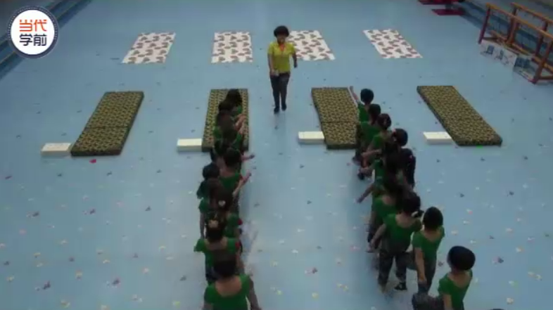 获奖公开课视频 | 大班健康领域体育活动《勇夺小红旗》-幼师课件网