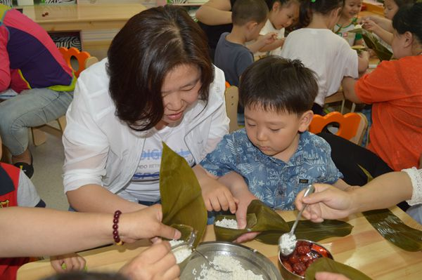 端午节活动 | 幼儿包粽子比赛，get多种包粽子技能-幼师课件网第9张图片