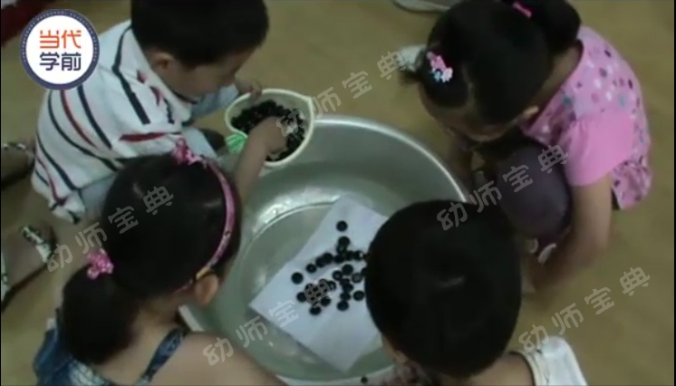 获奖公开课视频 | 大班科学活动《纸张孩子大变身》-幼师课件网第3张图片