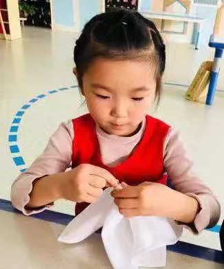 中班艺术领域美术活动 |《有趣的扎染》-幼师课件网第24张图片