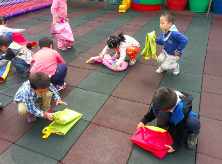 教案 | 大班体育活动《好玩的布袋》-幼师课件网第3张图片