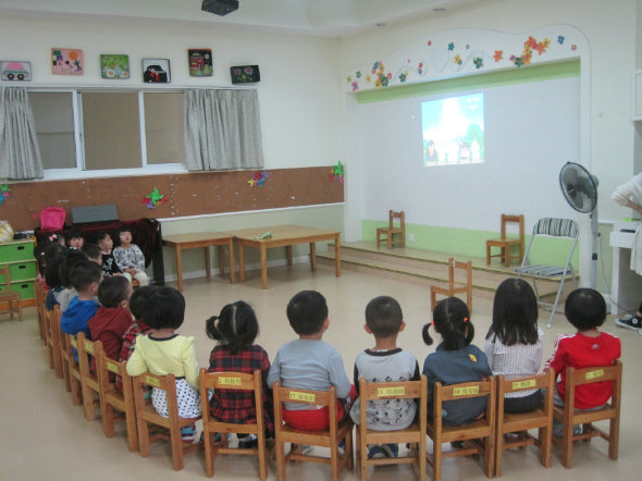 幼儿园大班科学活动：《给动物找食物》-幼师课件网第1张图片