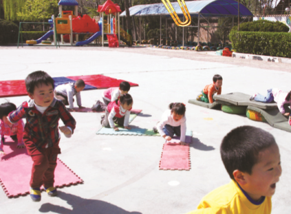 小班体育活动——小乌龟本领大（手膝爬）-幼师课件网第3张图片
