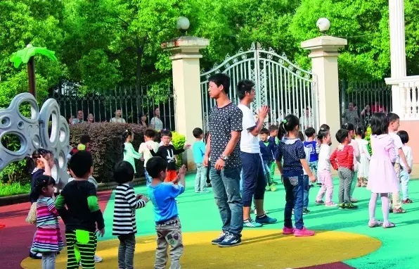 推动摇篮，也需要男人的手-幼师课件网第2张图片