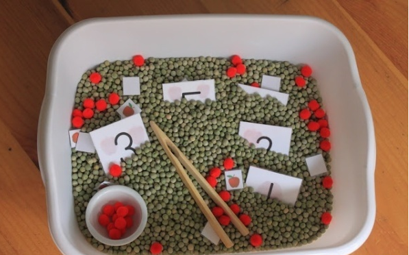 幼儿园大班数学教案：豆孩子排队-幼师课件网第1张图片