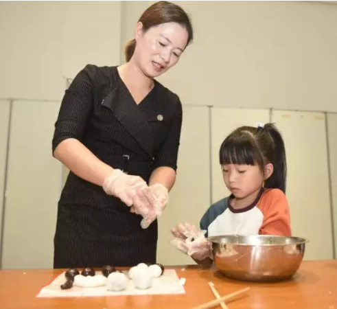 中秋佳节碰上“生活自理能力大比拼”，会有怎样的火花-幼师课件网第3张图片