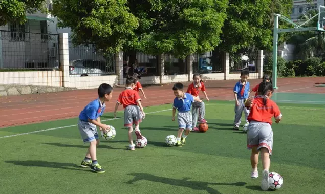 足球教练告诉你，教好幼儿足球的七个小秘诀，还不快收！-幼师课件网第5张图片