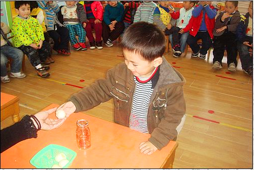 大班科学：会吃鸡蛋的瓶子-幼师课件网第2张图片
