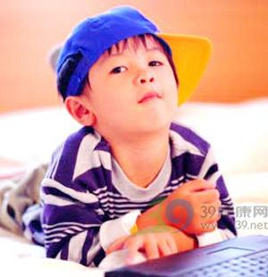 爱看电视孩子身心存在五大障碍（图）-幼师课件网第1张图片