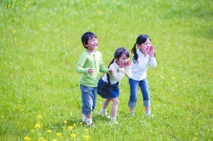 幼儿园日常就能玩的、增进孩子同伴感情的游戏-幼师课件网第2张图片