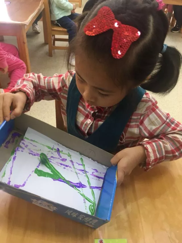 小班艺术领域美术活动 | 《弹珠烟花》-幼师课件网第9张图片