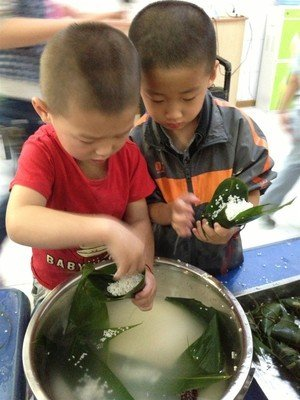 当传统节日遭遇“洋节日”，传统节日课程如何开展？-幼师课件网第8张图片