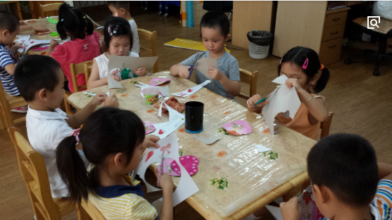 毕业班主题教案 | 我设计的友情卡(艺术领域)-幼师课件网