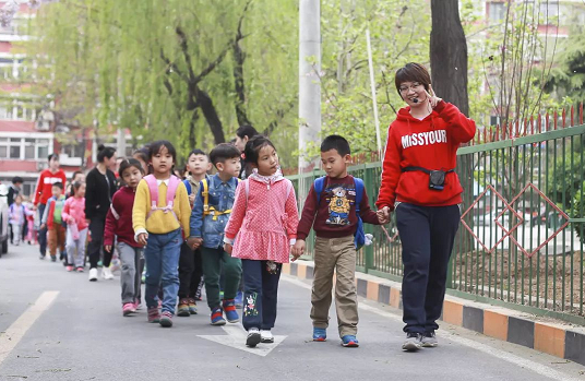 学前改革剖析 | 今天，我们幼儿教师站到了C位-幼师课件网第7张图片