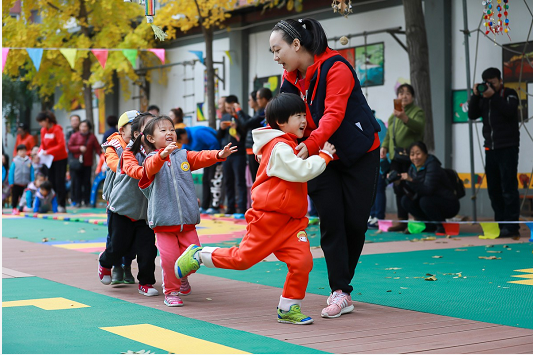 原来真正有责任心的老师，都敢于“袖手旁观”-幼师课件网第3张图片