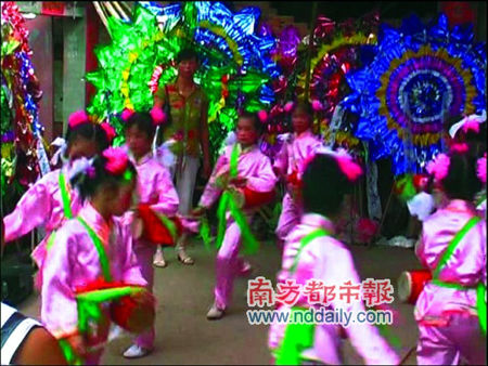 湖北小学生“走穴”红白喜事 校长竟称毫不知情-幼师课件网第1张图片