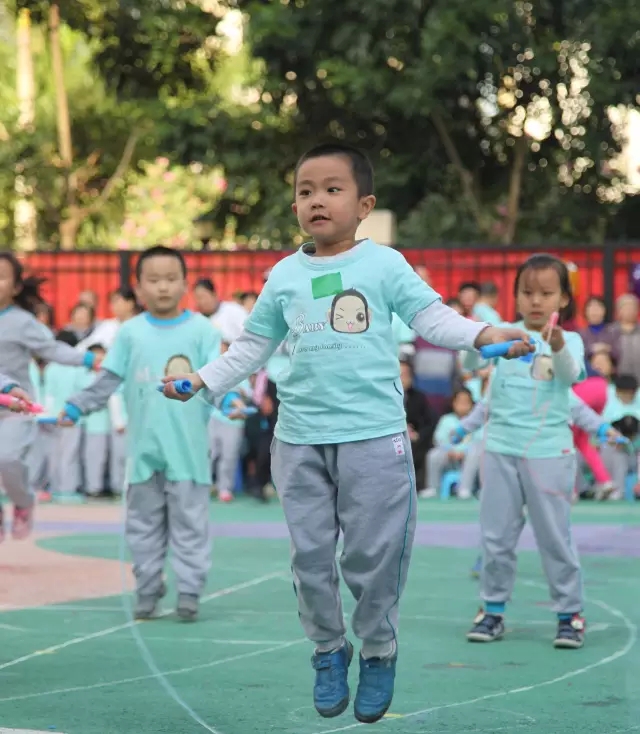 幼儿园里如何举办一场成功的运动会？-幼师课件网第4张图片