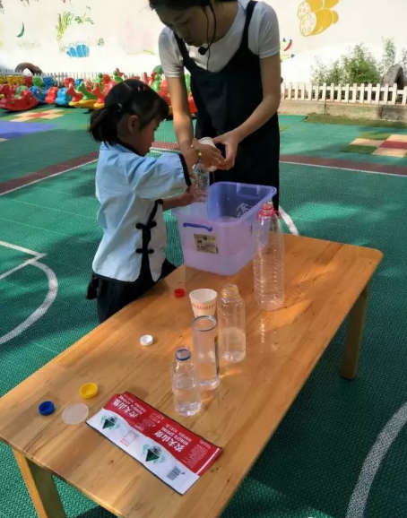 大班科学领域数学活动 | 一样多的水（容积守恒）-幼师课件网第2张图片