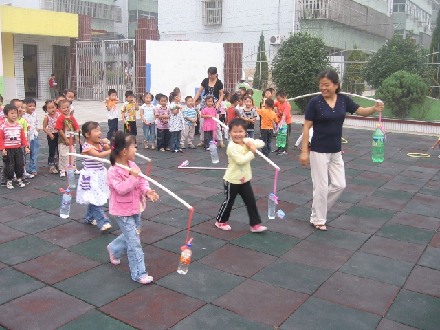 开展趣味性体育活动促幼儿主动发展-幼师课件网第7张图片