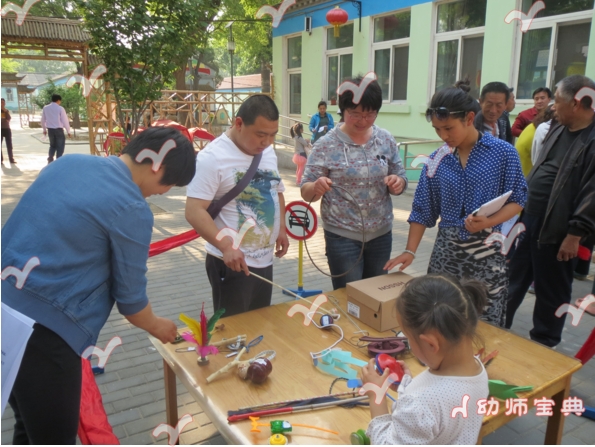 带“触屏一代”寻父母童年记忆-幼师课件网第2张图片