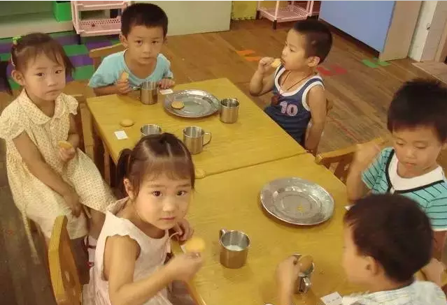 小班孩子不适应，常规差，培养方案在这里！-幼师课件网第2张图片