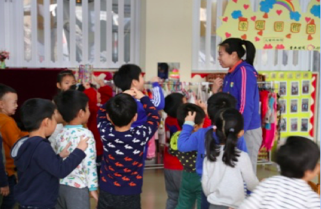 中班语言游戏《从头动到脚》 | 姚静-幼师课件网第12张图片