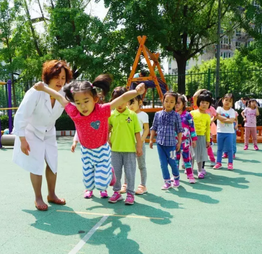 超详细的幼儿园体能测试项目及标准，看完的老师都收藏了！-幼师课件网第5张图片