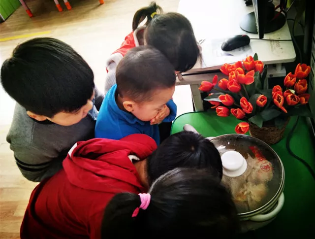 中班艺术领域美术活动 |《有趣的扎染》-幼师课件网第23张图片