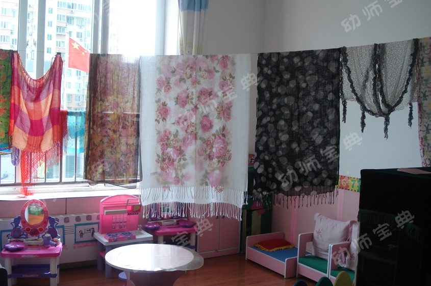 三八妇女节 | 爱妈妈艺术活动教案《漂亮的围巾》-幼师课件网第12张图片