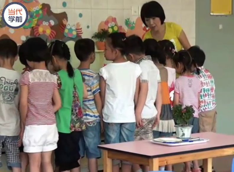 获奖公开课视频 | 大班艺术领域美术活动《青花瓷》-幼师课件网第2张图片
