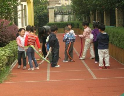 30个有趣的亲子游戏，幼儿园过节及游园活动时都可以用-幼师课件网第2张图片