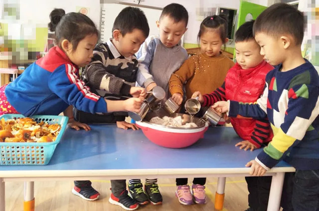 中班艺术领域美术活动 |《有趣的扎染》-幼师课件网第22张图片