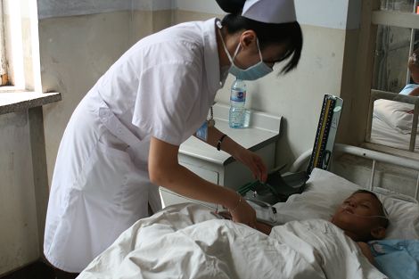 西夏区一入托幼童病危难寻父母(图)-幼师课件网第1张图片